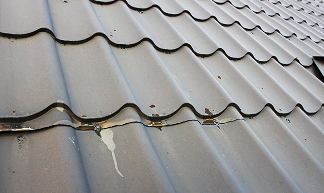 Почему кровля протекает